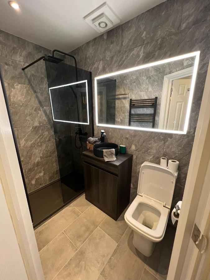 Newly Renovated Modern In West Kensington Apartament *