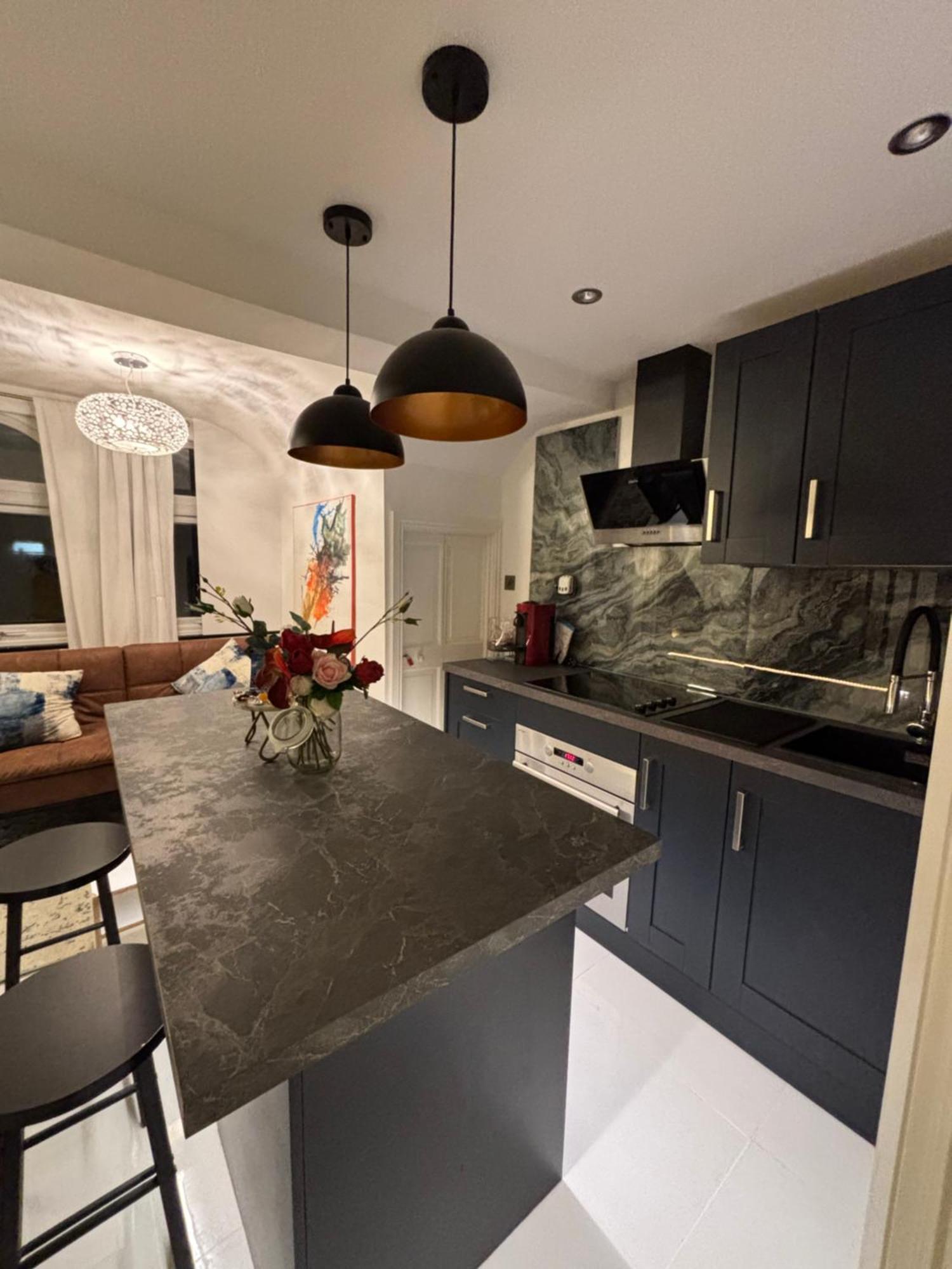 Newly Renovated Modern In West Kensington * Londra